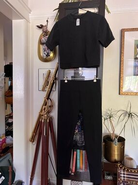 Everlane Thick Black Two-Piece Cropped Tee & High-Waist Leggings Set